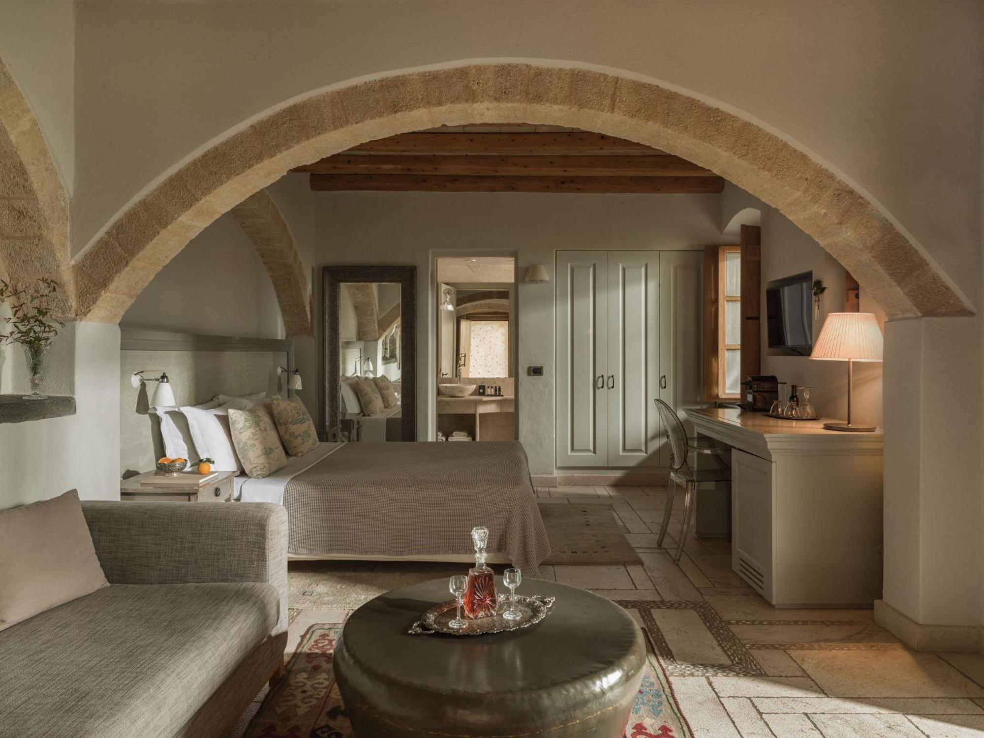 Superior Manor Room,1588080137:JPEG